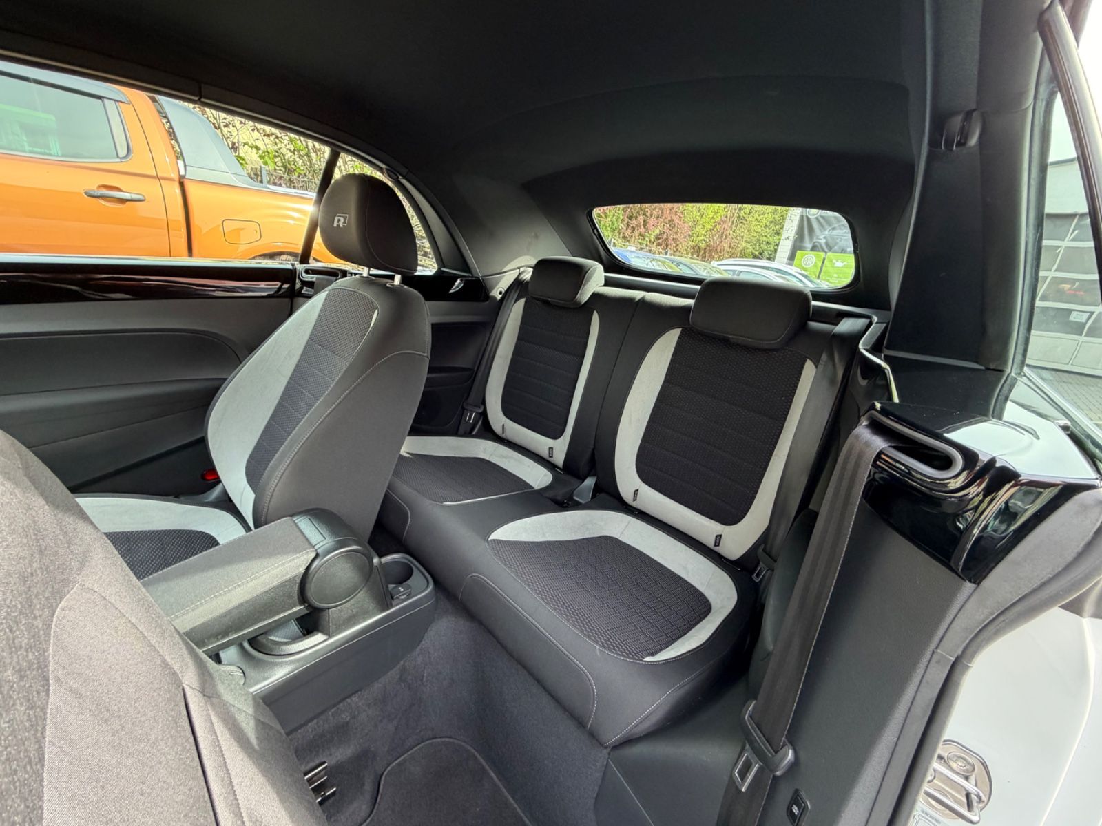 Volkswagen Beetle Cabrio R-Line*NAVI*DAB*TEMPO*XENON*DSG foto 23