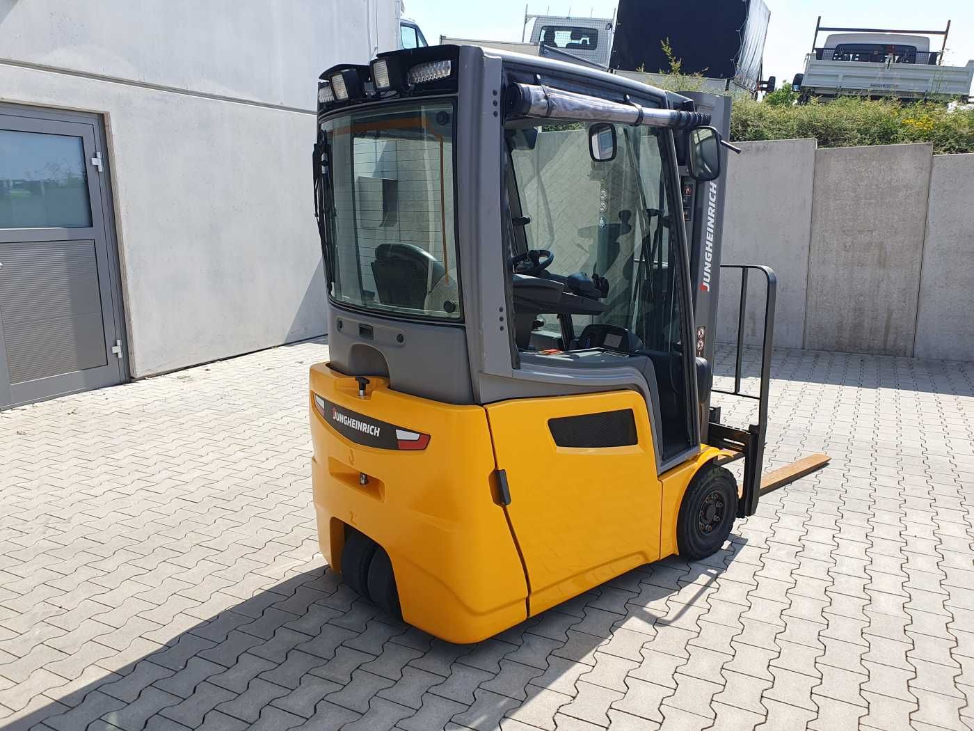 Fahrzeugabbildung Jungheinrich EFG 215 / Triplex: 4.25m! / SS / nur 3.488h!