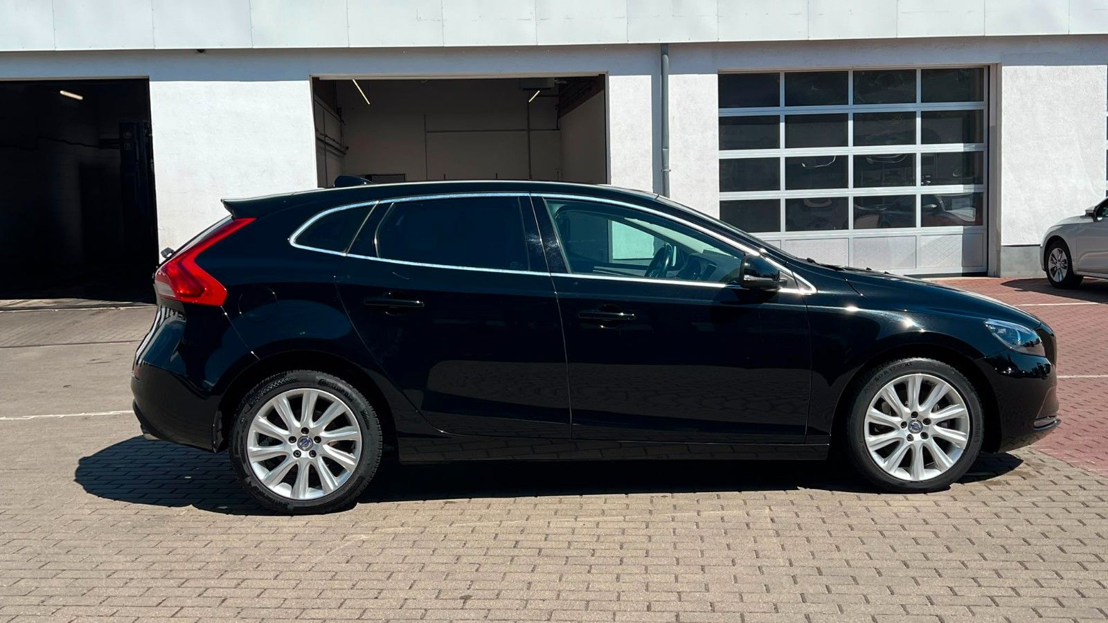 Fahrzeugabbildung Volvo V40 D4 Summum KAM*STZHZ*AUT*
