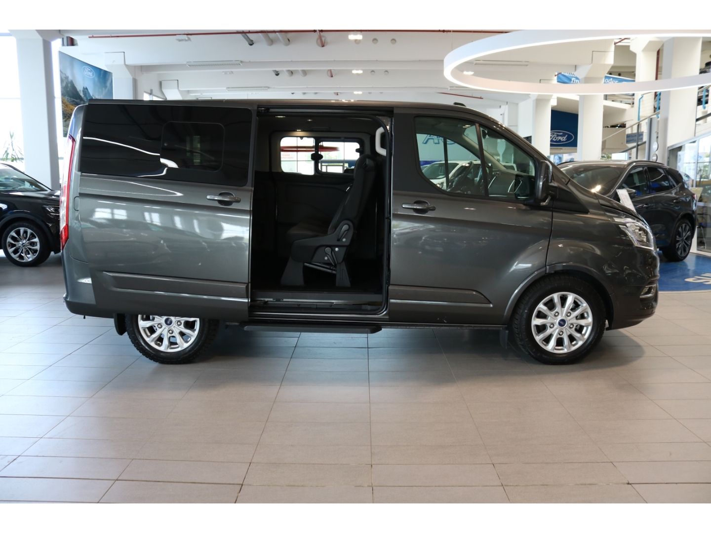 Fahrzeugabbildung Ford Tourneo Custom 320 L1 Titanium 2.0 TDCi EU6d Tit