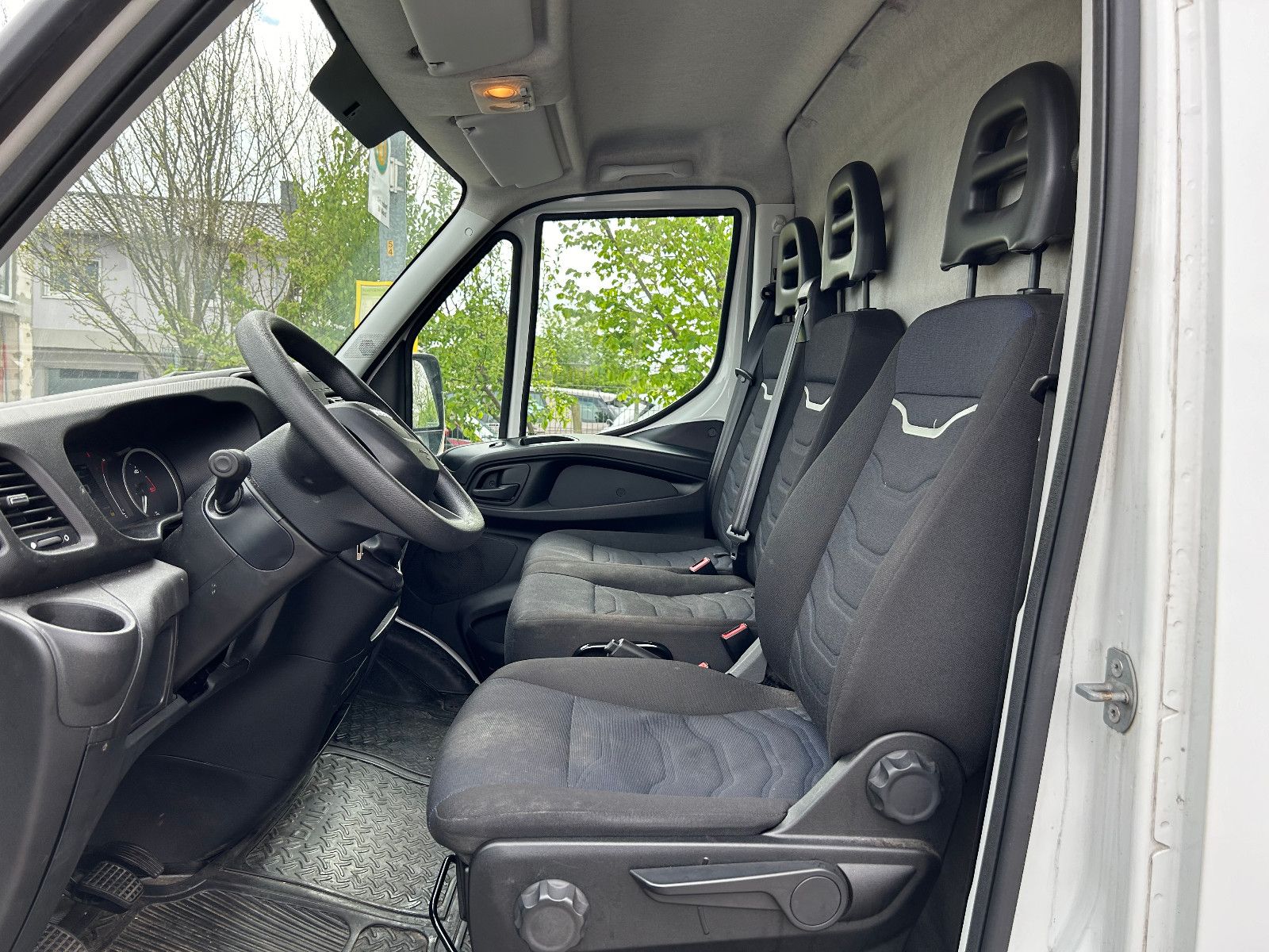 Fahrzeugabbildung Iveco Daily Kasten HKa 35 C ... V Radstand 4100