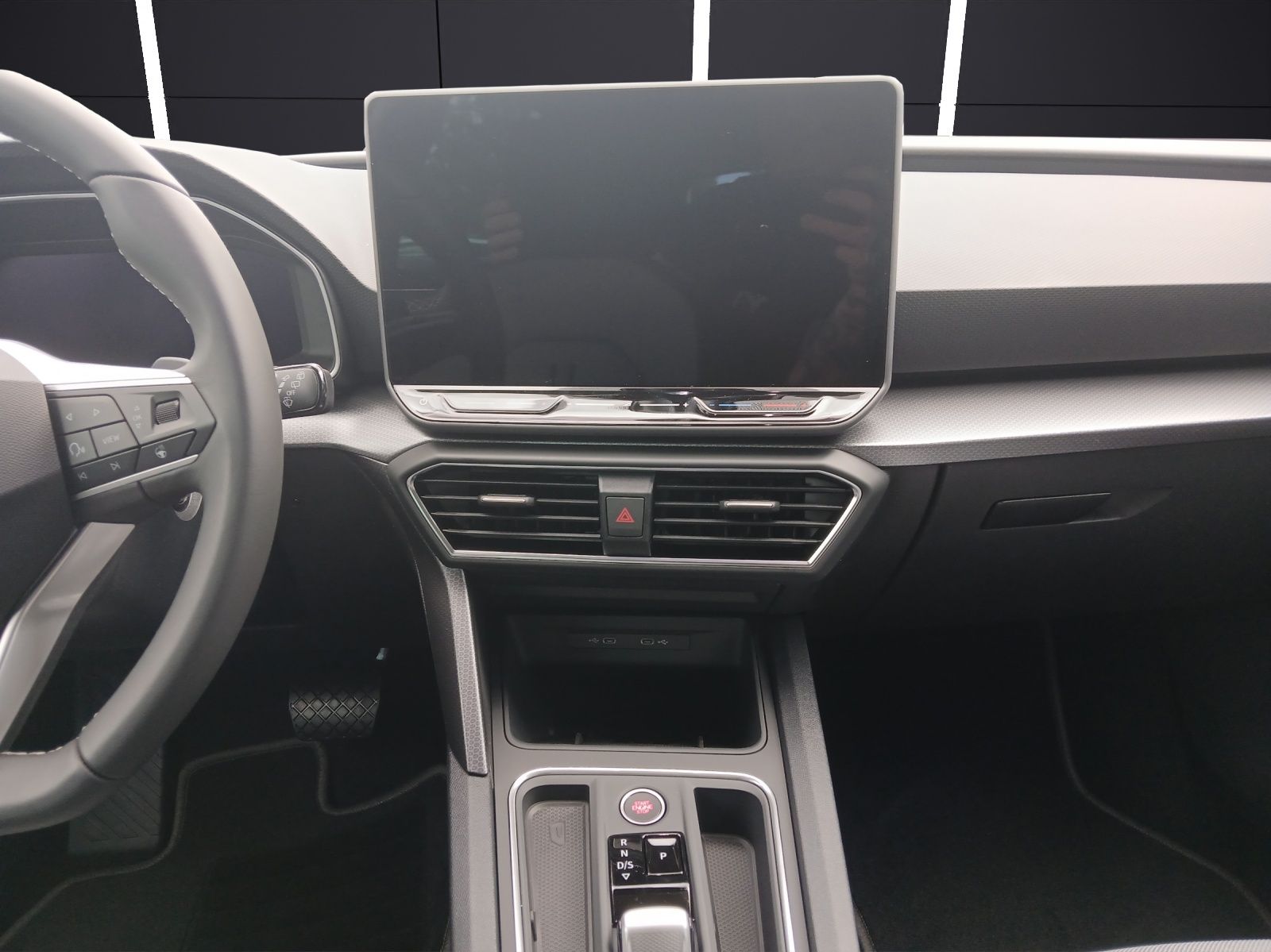 Fahrzeugabbildung SEAT Leon 1.5 eTSI Road Edition Kamera SH