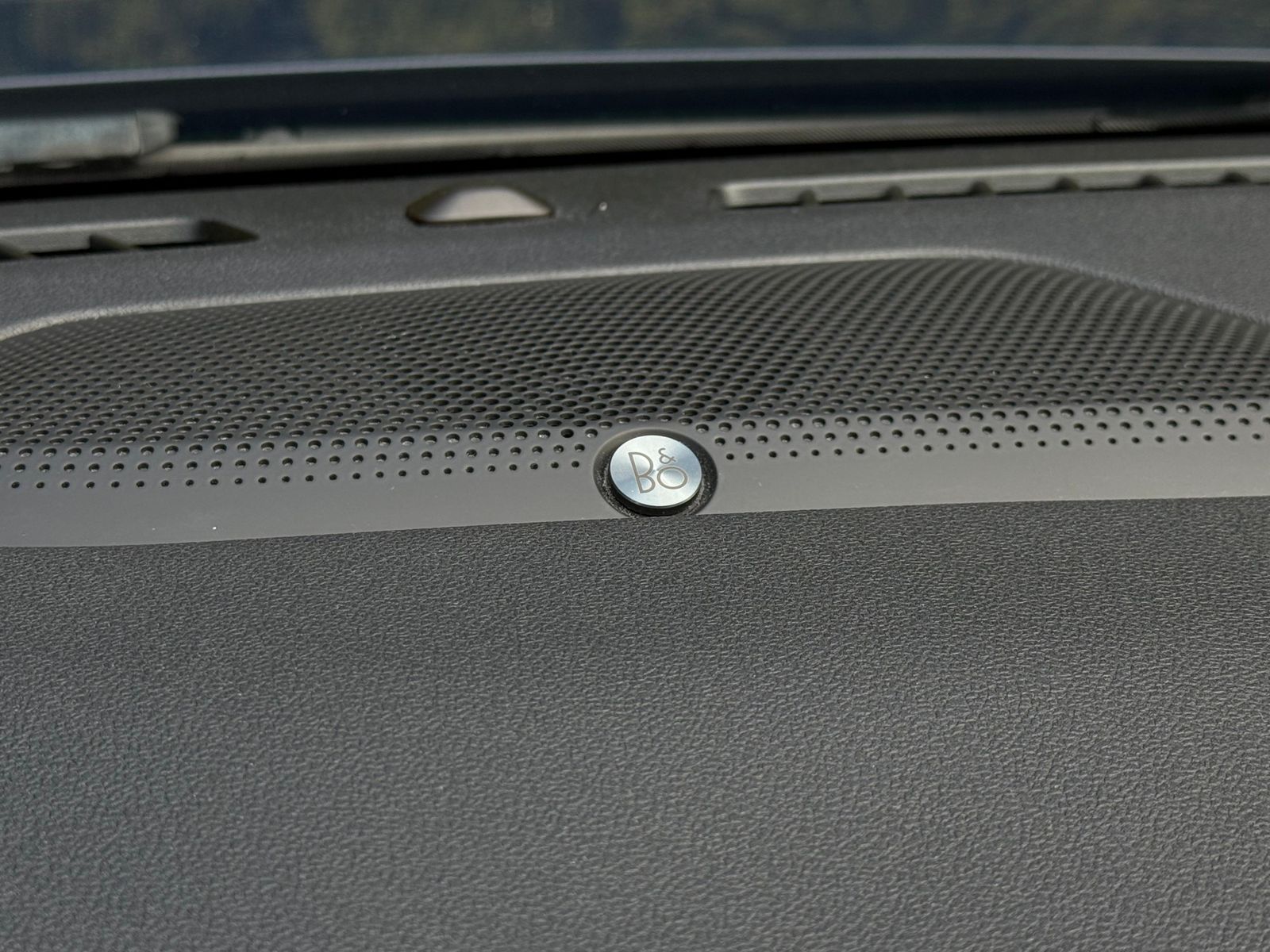 Fahrzeugabbildung Ford Kuga 2.0 PHEV ST-Line X LED+NAVI+SHZ+KAM+AHK+HuD