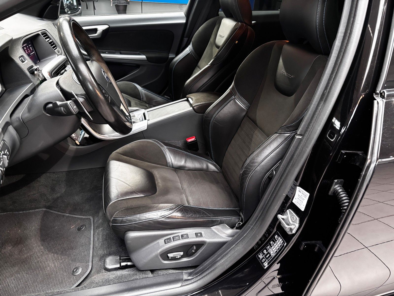 Volvo V60 Polestar AWD*Bi-Xenon*Sitzh.*Navi*PDC foto 7