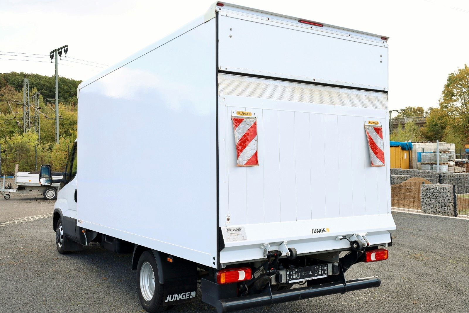 Fahrzeugabbildung Iveco Daily 35C16 ,Daily,KOFFER / LBW-6, Ladebordwand