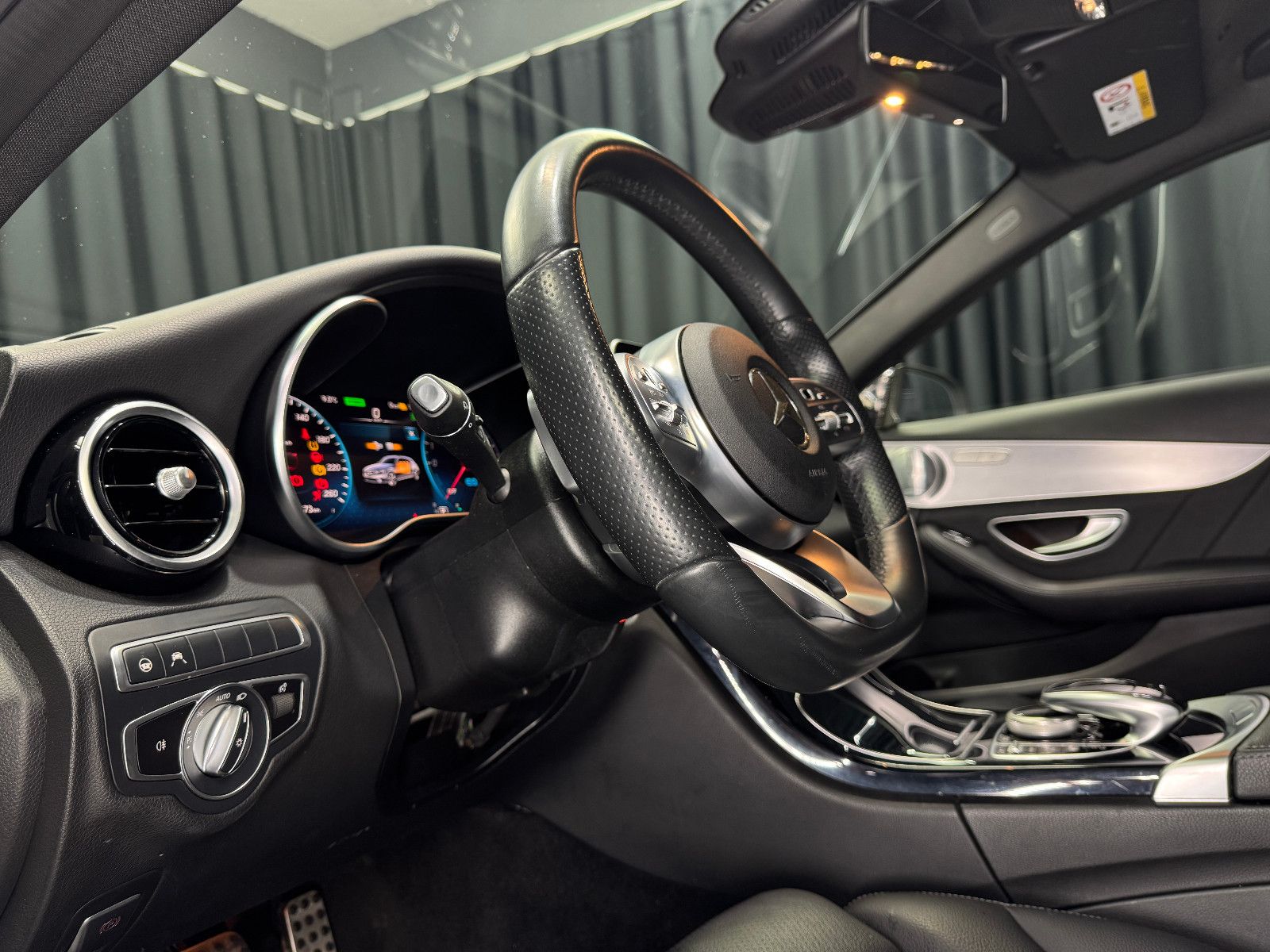 Fahrzeugabbildung Mercedes-Benz Mercedes Benz C 300e T-Modell |BURMESTER|AHK