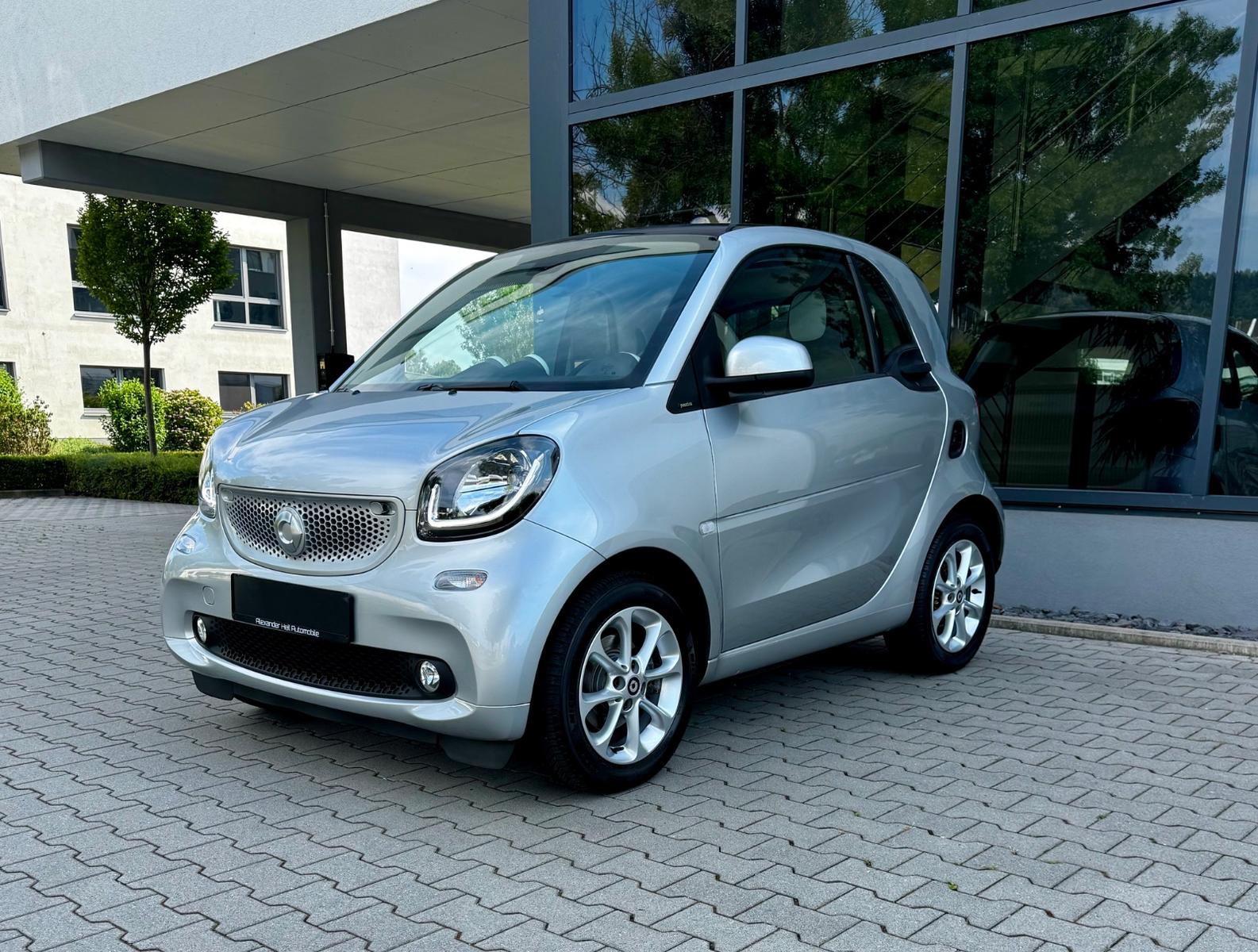 Smart ForTwo Coupe*AUTOMATIK*WENIG KM*PANO*SHZ*KAM*PDC