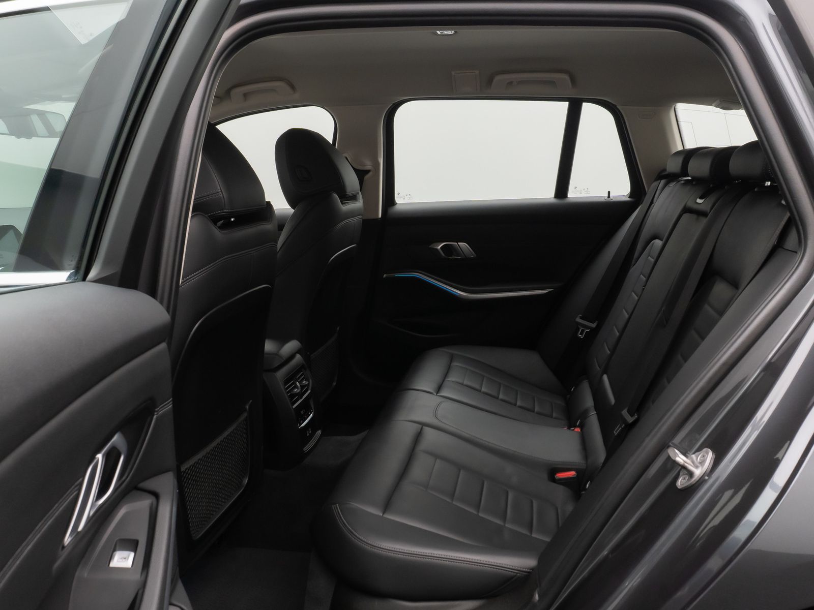 Fahrzeugabbildung BMW 330e Luxury Line 360°HiFi DAB Alarm Sport 19Zoll