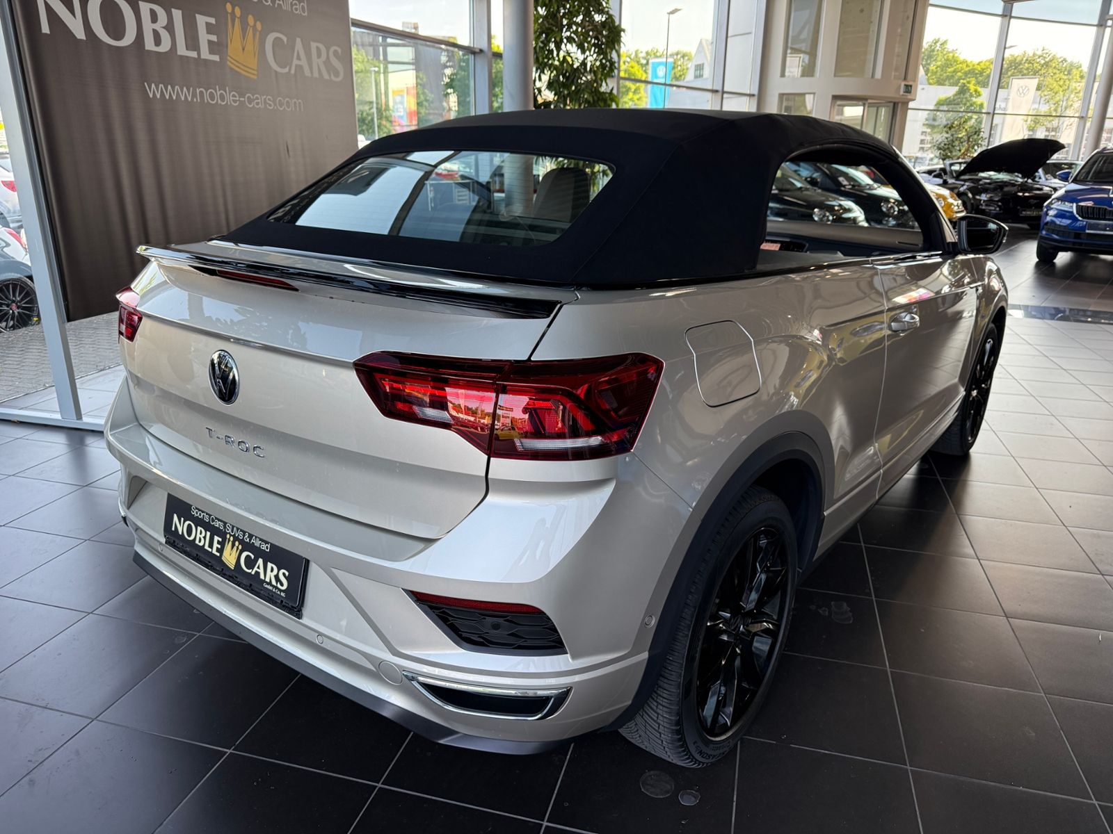 Fahrzeugabbildung Volkswagen T-Roc Cabriolet R-Line AHK ACC LED BEATS