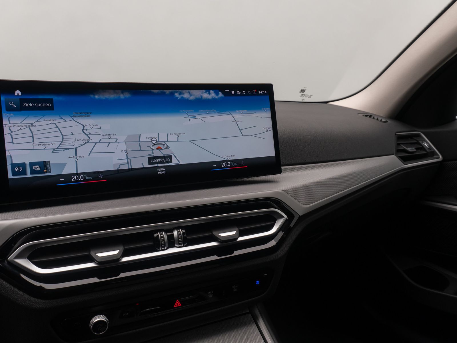 Fahrzeugabbildung BMW 318i GeschwindigReg DAB CockpitPlus PDC LED 17"