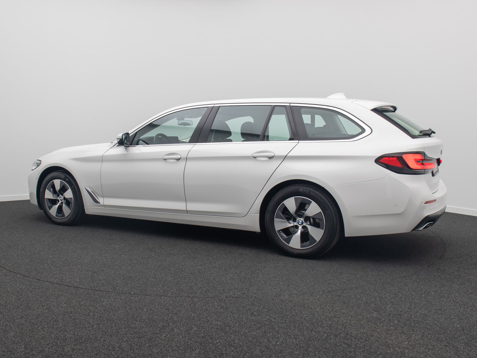 Fahrzeugabbildung BMW 520i DAB Alarm FernlichtAssis PDC GeschwindigReg