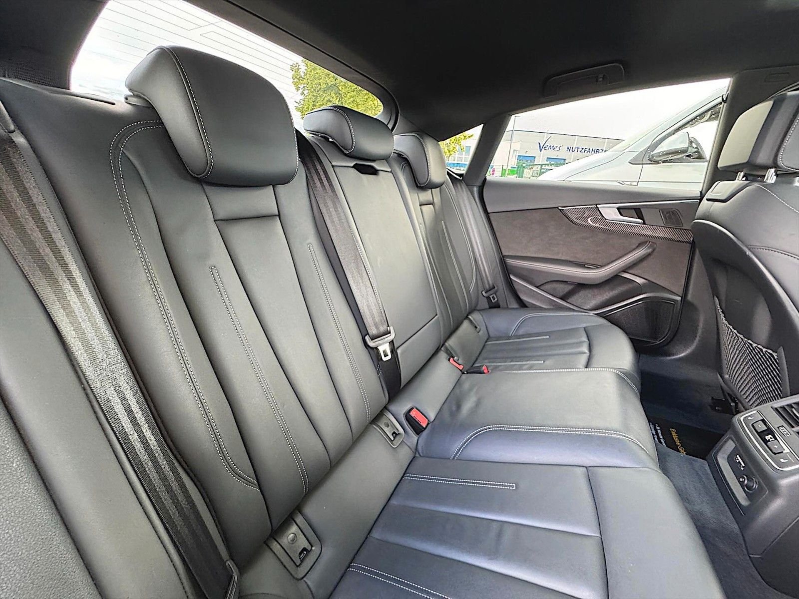 Fahrzeugabbildung Audi A5 40 TFSI S-Line Sport Carbon *ACC*Pano*LED*B&O