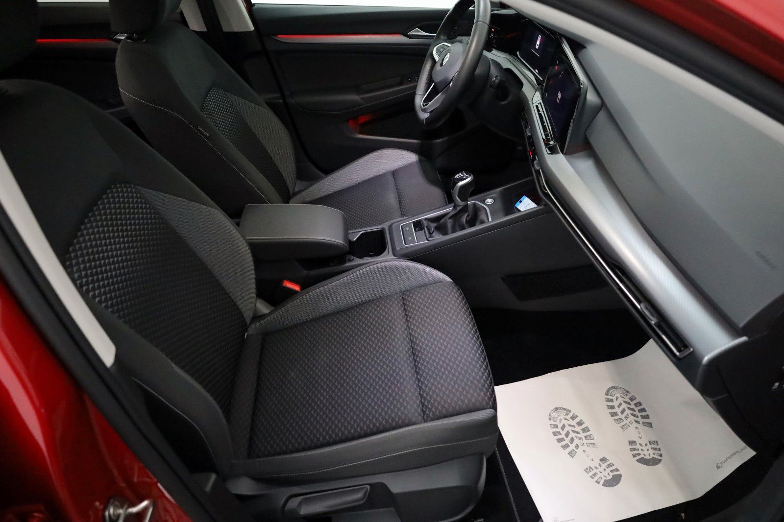 Fahrzeugabbildung Volkswagen Golf VIII Lim. Active Navi,LED,SH,PDC,ACC,SR+WR