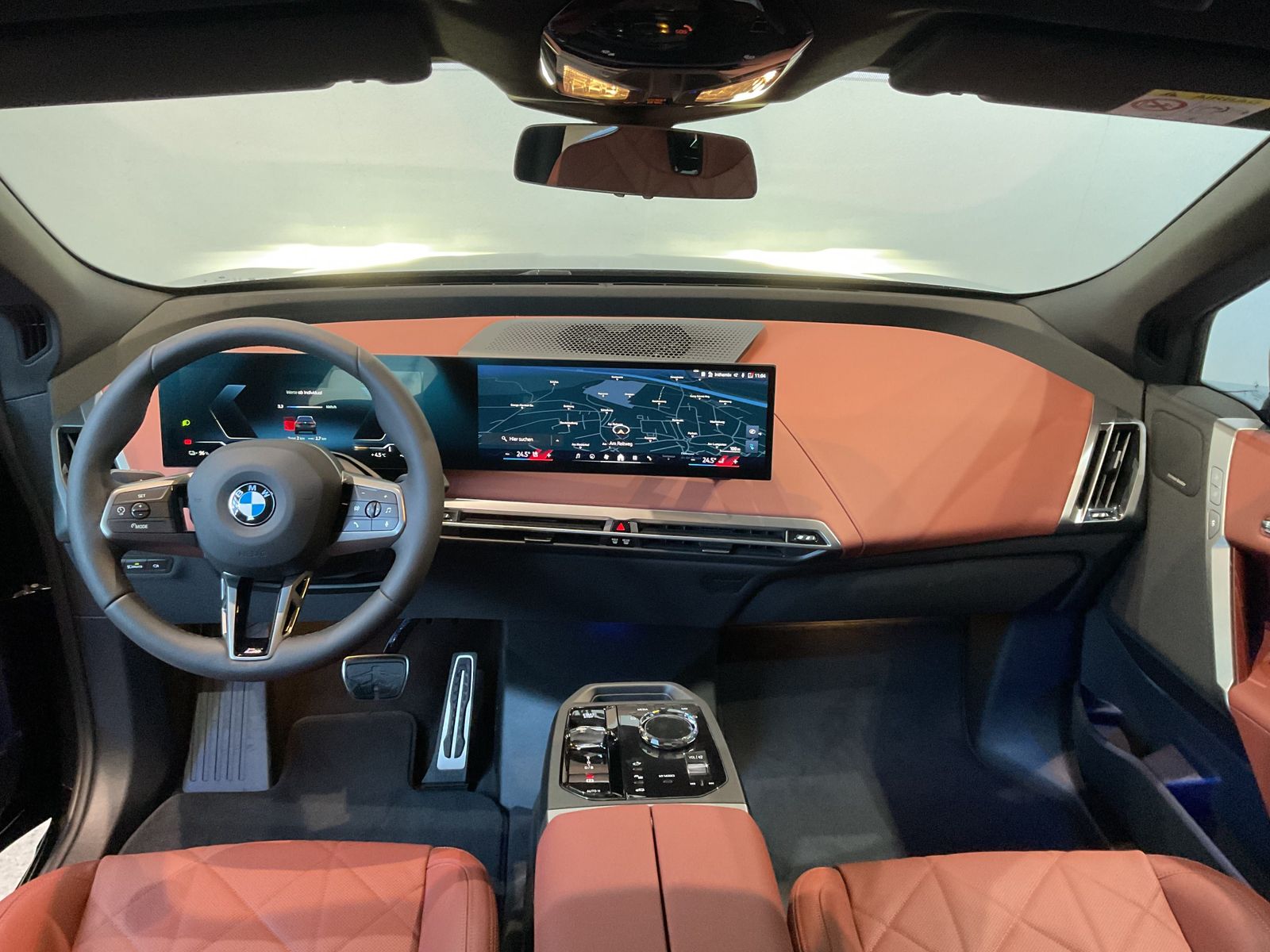 Fahrzeugeinzelansicht 7 Fahrzeugabbildung BMW iX xDrive60 AHK, Sitzbelüftung, Panorama Glasdac