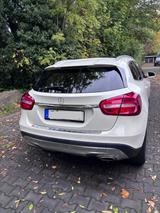 Mercedes-Benz GLA 180 - PANO Schiebedach, AHK, Xenon, Kamera - Mercedes-Benz GLA-Klasse Gebrauchtwagen in Düsseldorf