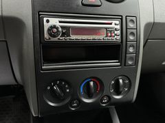 Fahrzeugabbildung Ford Fusion 1.6 Ambiente / 2. Hand Automatik Klima