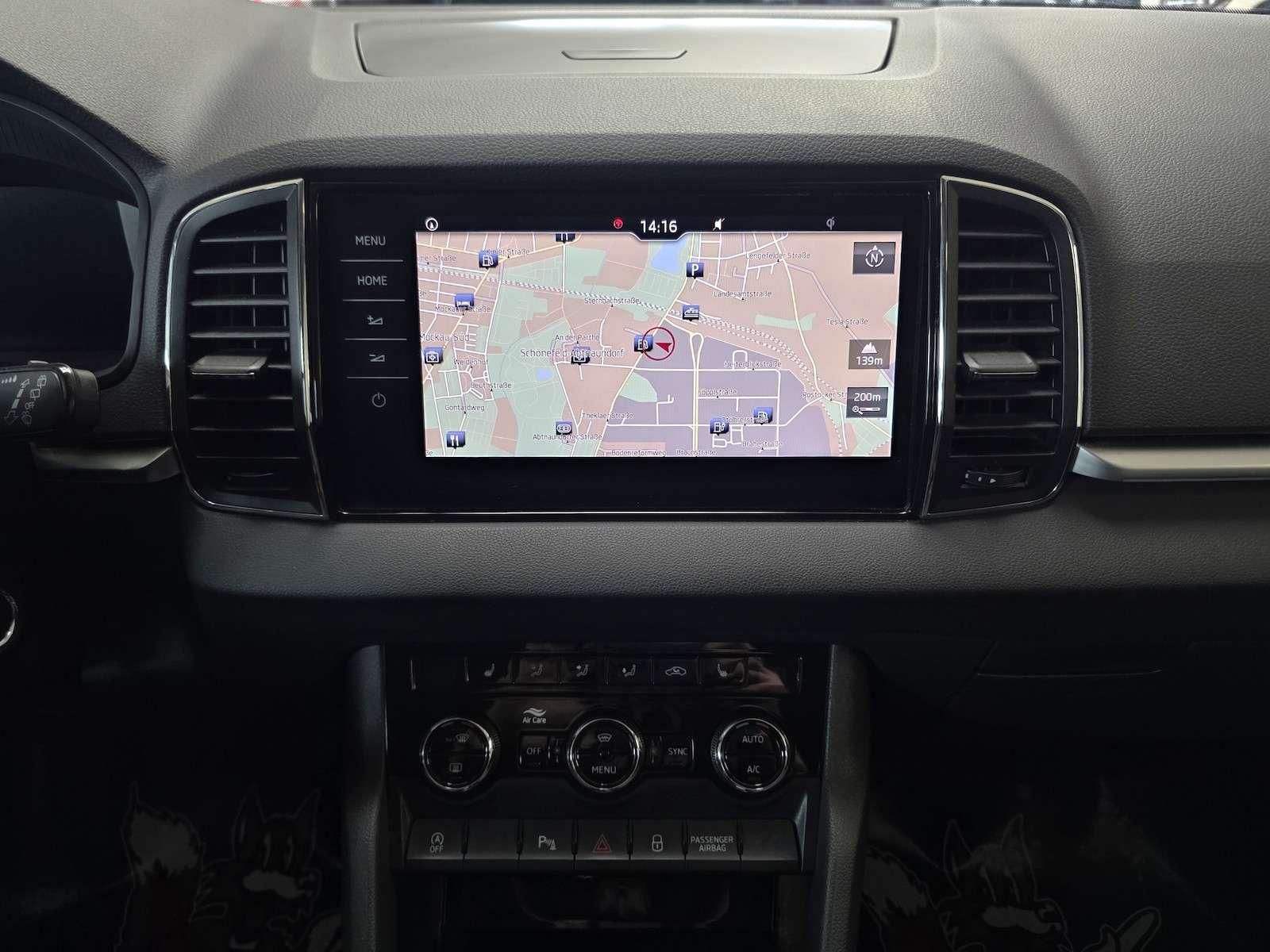 Fahrzeugabbildung SKODA Karoq 2.0 TDI/LED/Nav/Virtual/Memory/ACC/VZE/...