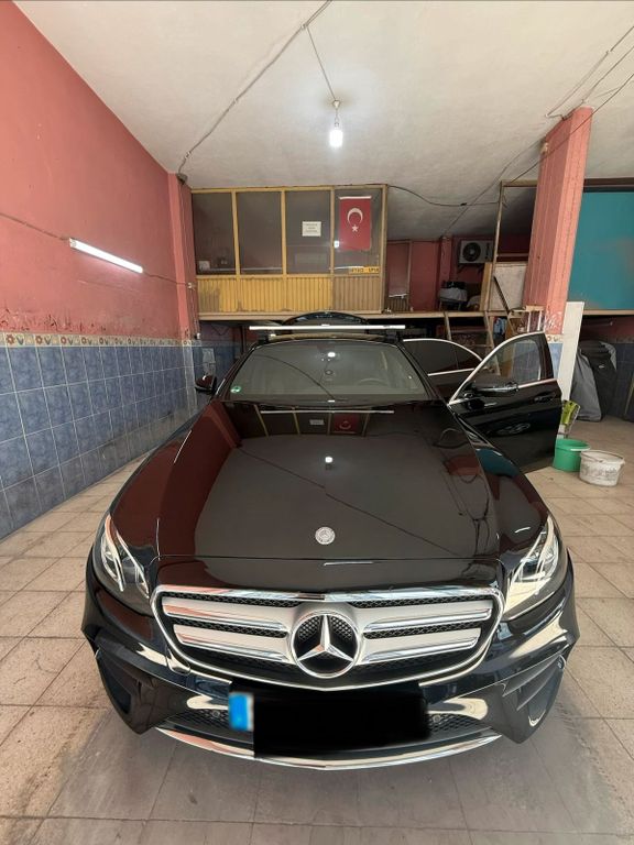 Image of Mercedes-Benz E 220