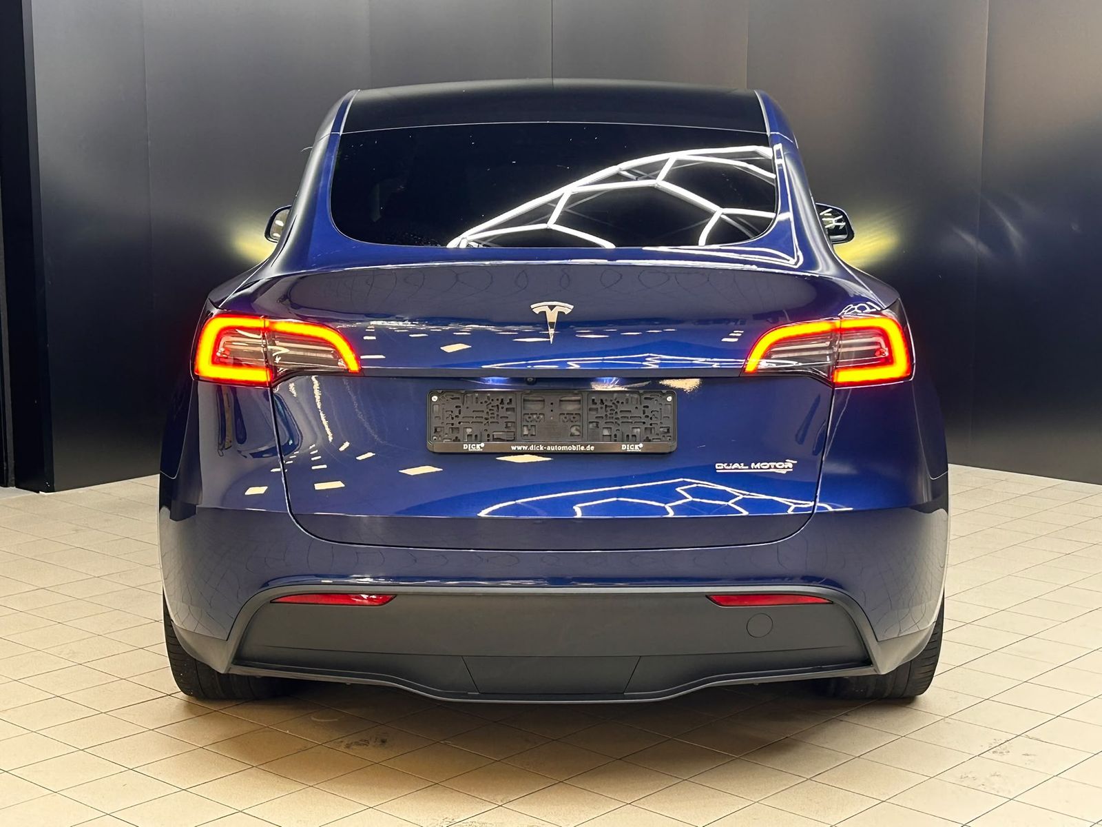 Fahrzeugabbildung Tesla Model Y Long Range Perform AWD PANO+LED+ACC+360+