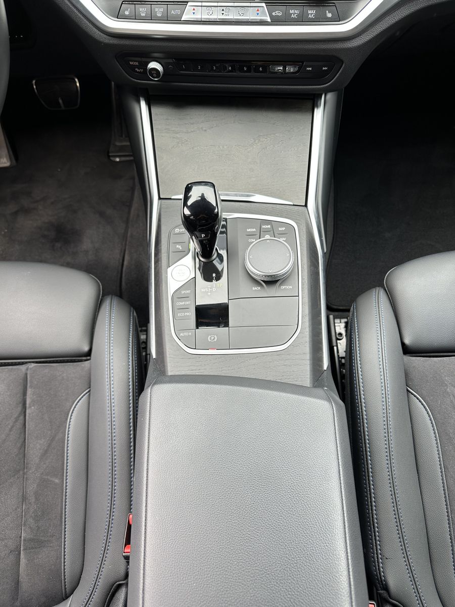 Fahrzeugabbildung BMW 320d Touring M-Sport NAV+LED+HARMAN/KARDON+18ZO