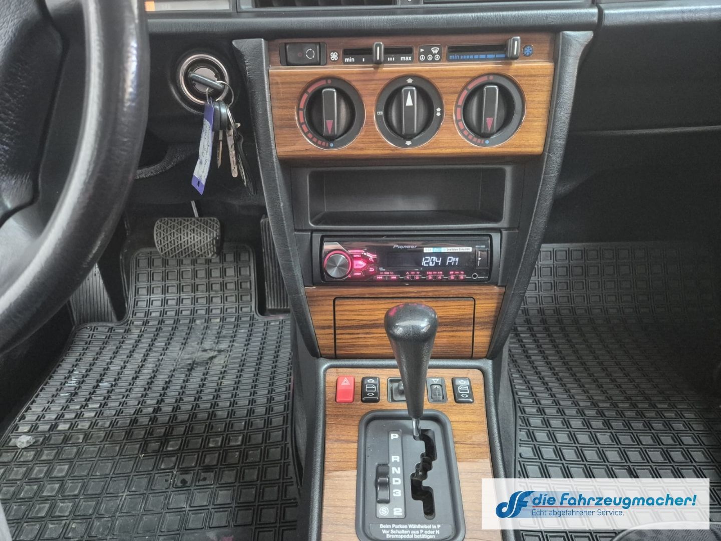 Fahrzeugabbildung Mercedes-Benz 190 Oldtimer Memory Sitze e-Sitze Klima el.SP eF
