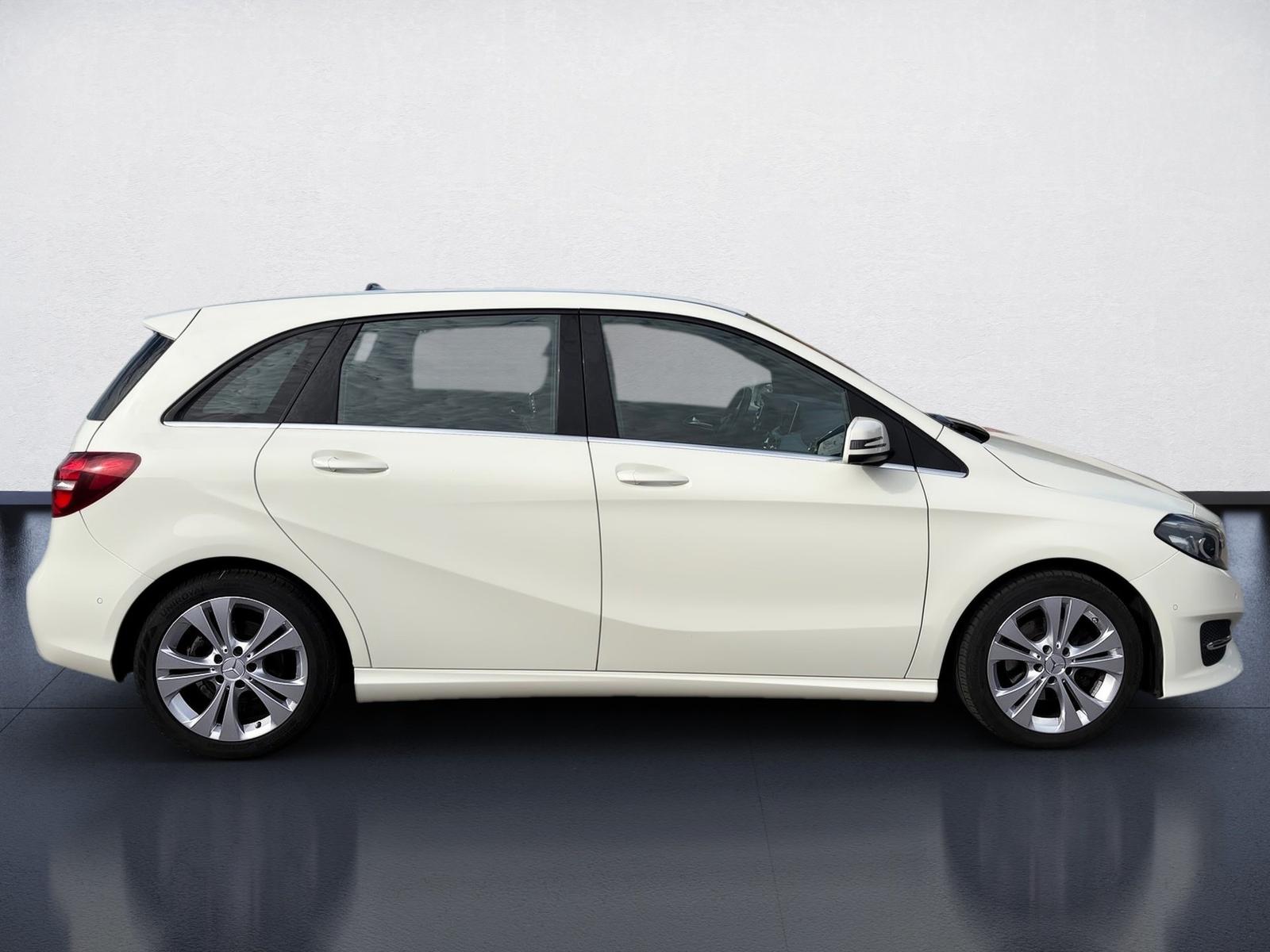 Mercedes-Benz B 180 1.6 L Edition B DSG RFK NAVI SHZ GRA PDC