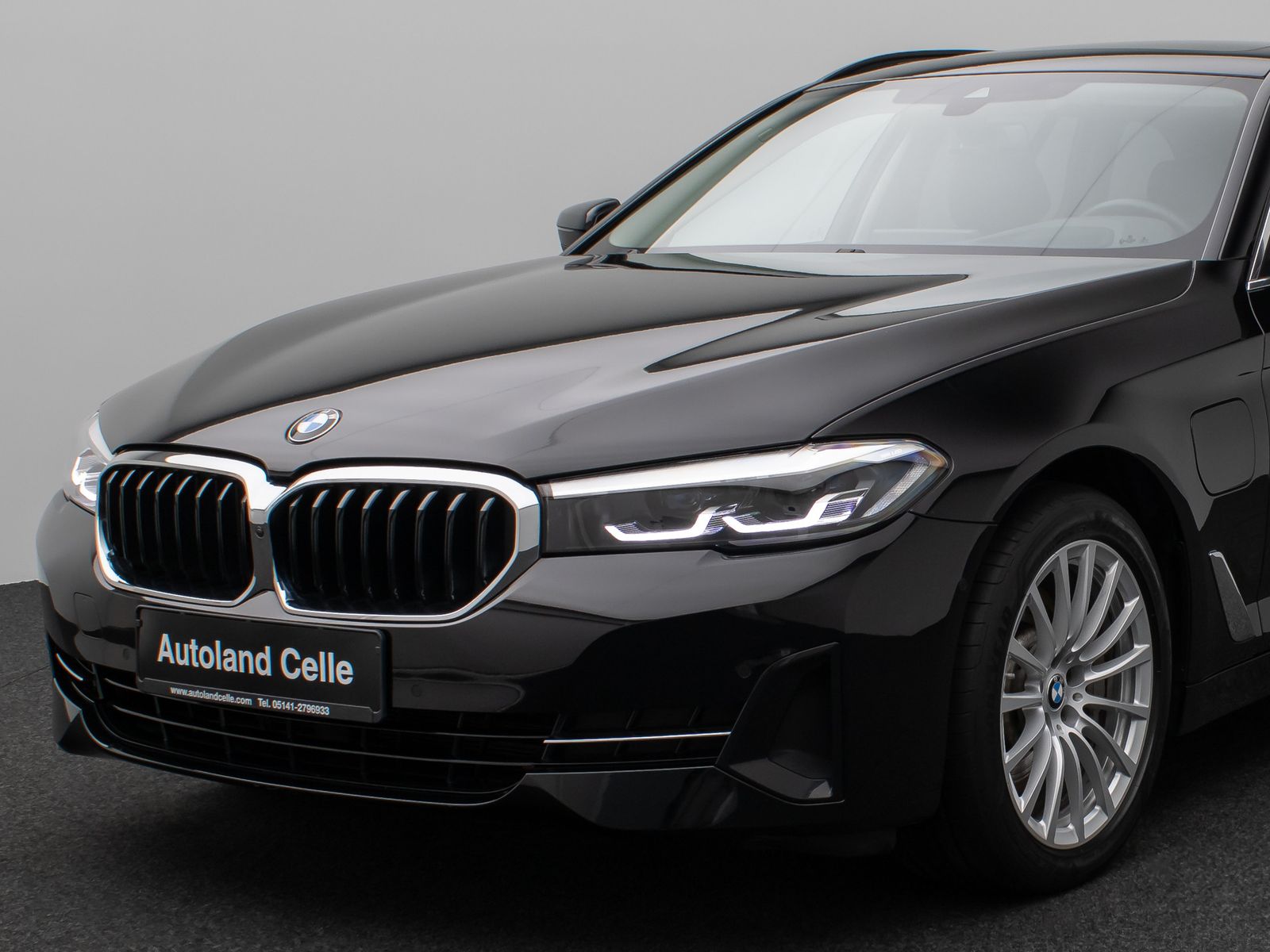 Fahrzeugabbildung BMW 530e xD Panorama 360°HUD DAB Leder Alarm 18Zoll