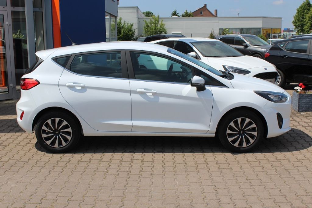 Fahrzeugdetailseite 3 Fahrzeugabbildung Ford Fiesta TITANIUM