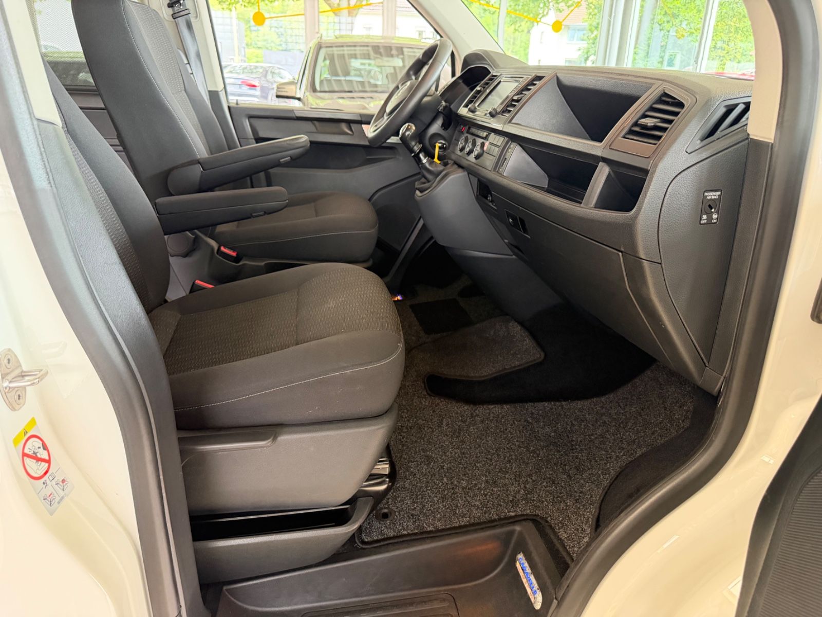 Fahrzeugabbildung Volkswagen T6 Caravelle Comfortline