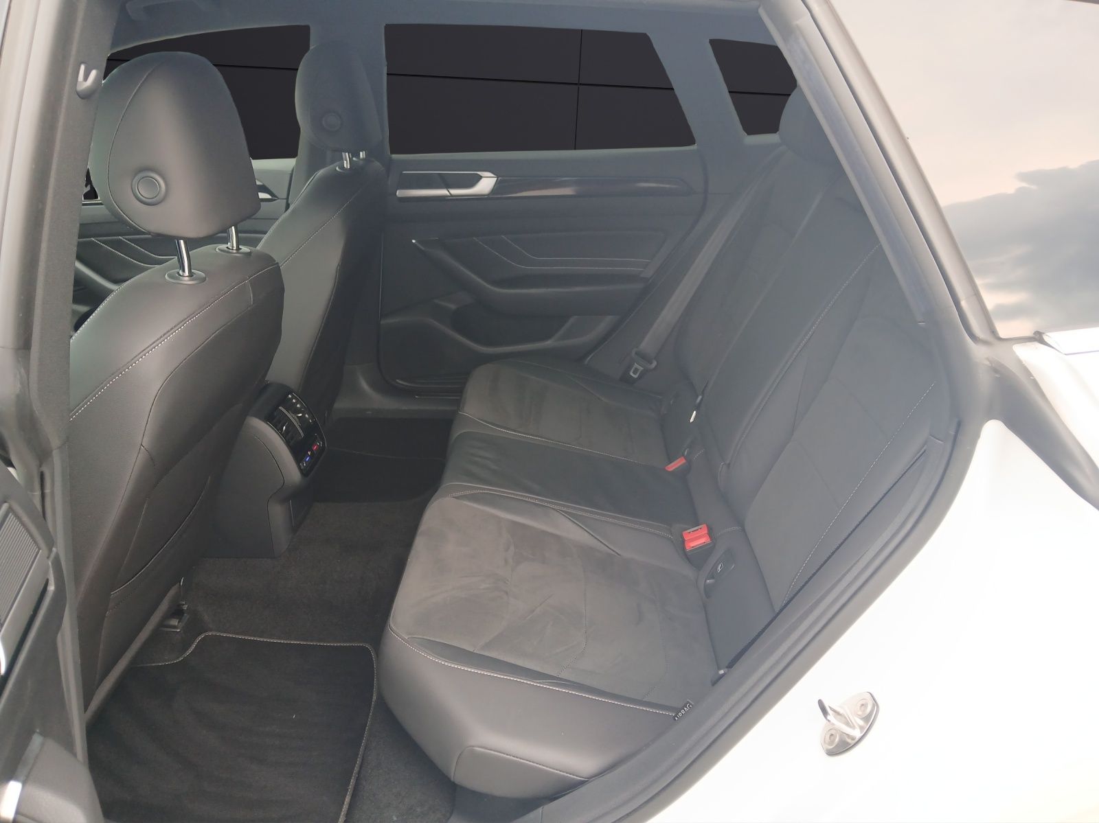 Fahrzeugabbildung Volkswagen Arteon SB TDI DSG R-Line 4M LED AHK Navi HUD ACC