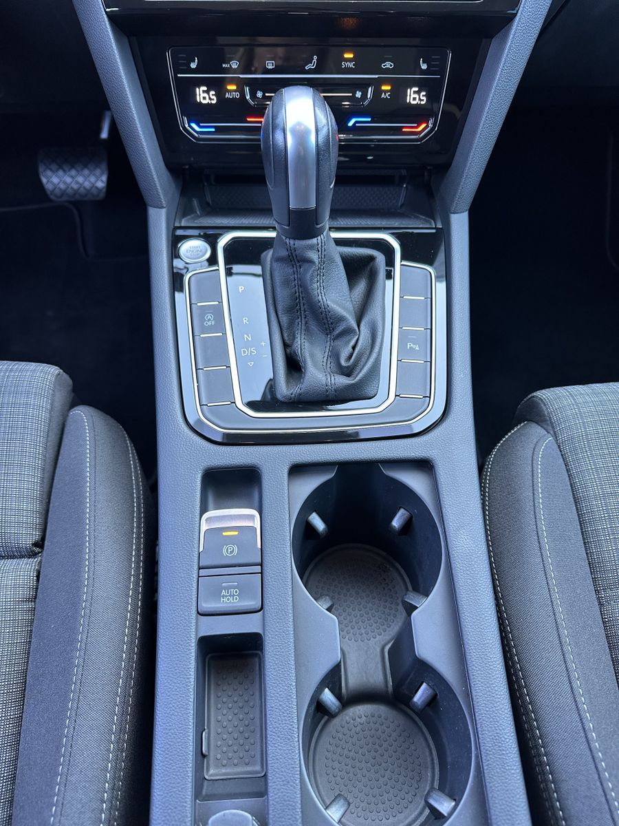 Fahrzeugabbildung Volkswagen Passat Variant Business NAV+LED+CARPLAY+KAMERA