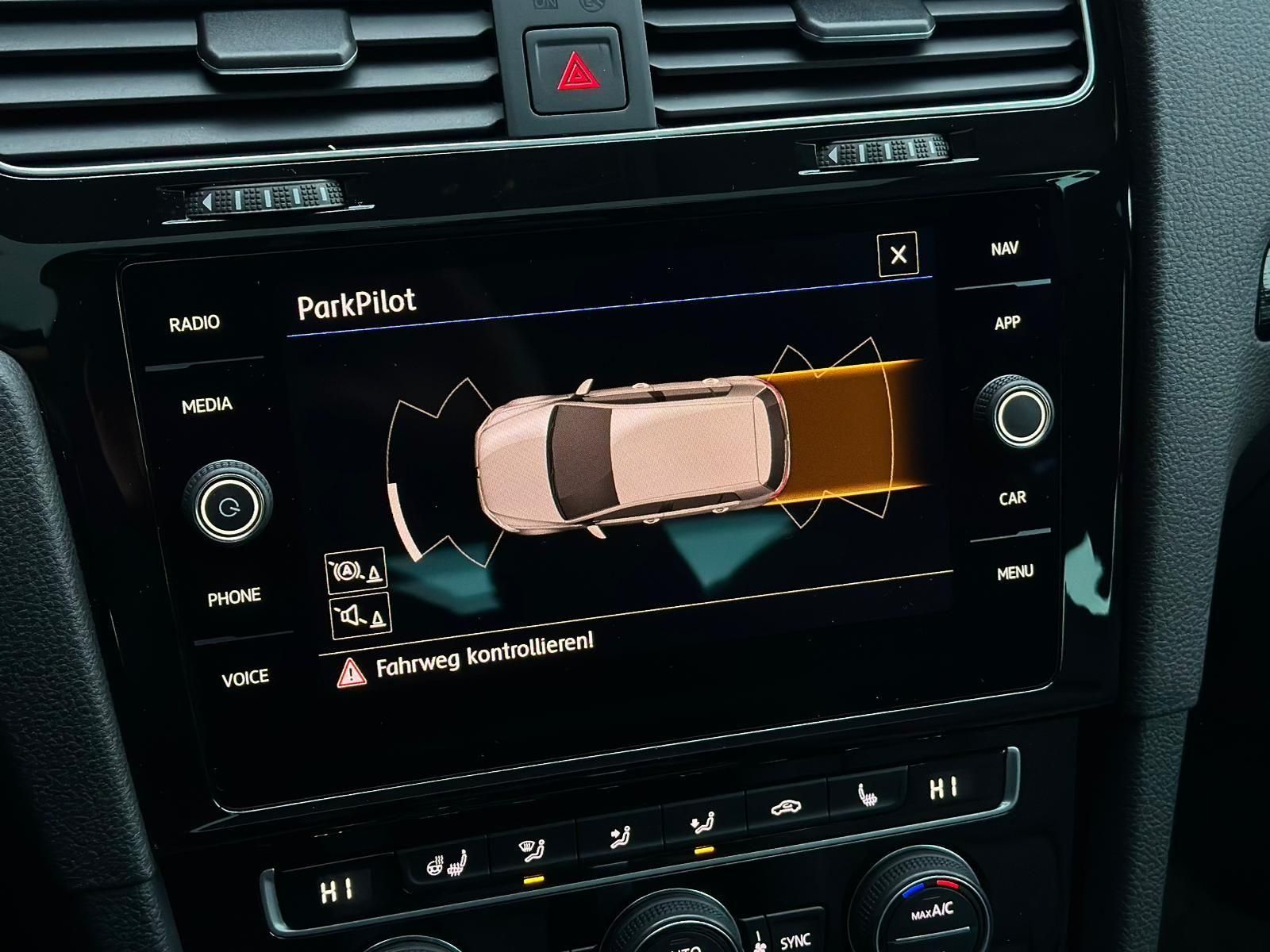 VW Golf 2.0TDI HIGHLINE* LED#SHZ#LH#AHK#PANO#KEYLES - Image 20