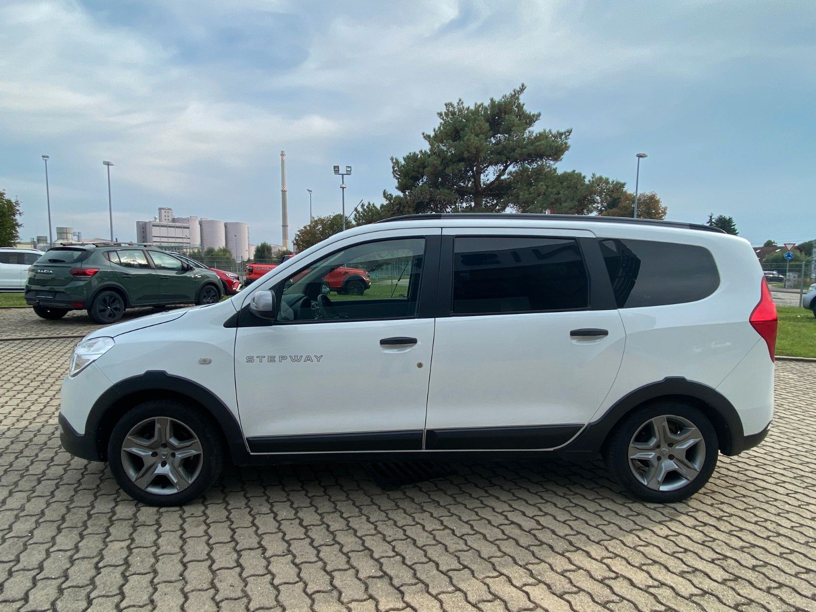 Fahrzeugabbildung Dacia Lodgy Stepway Plus