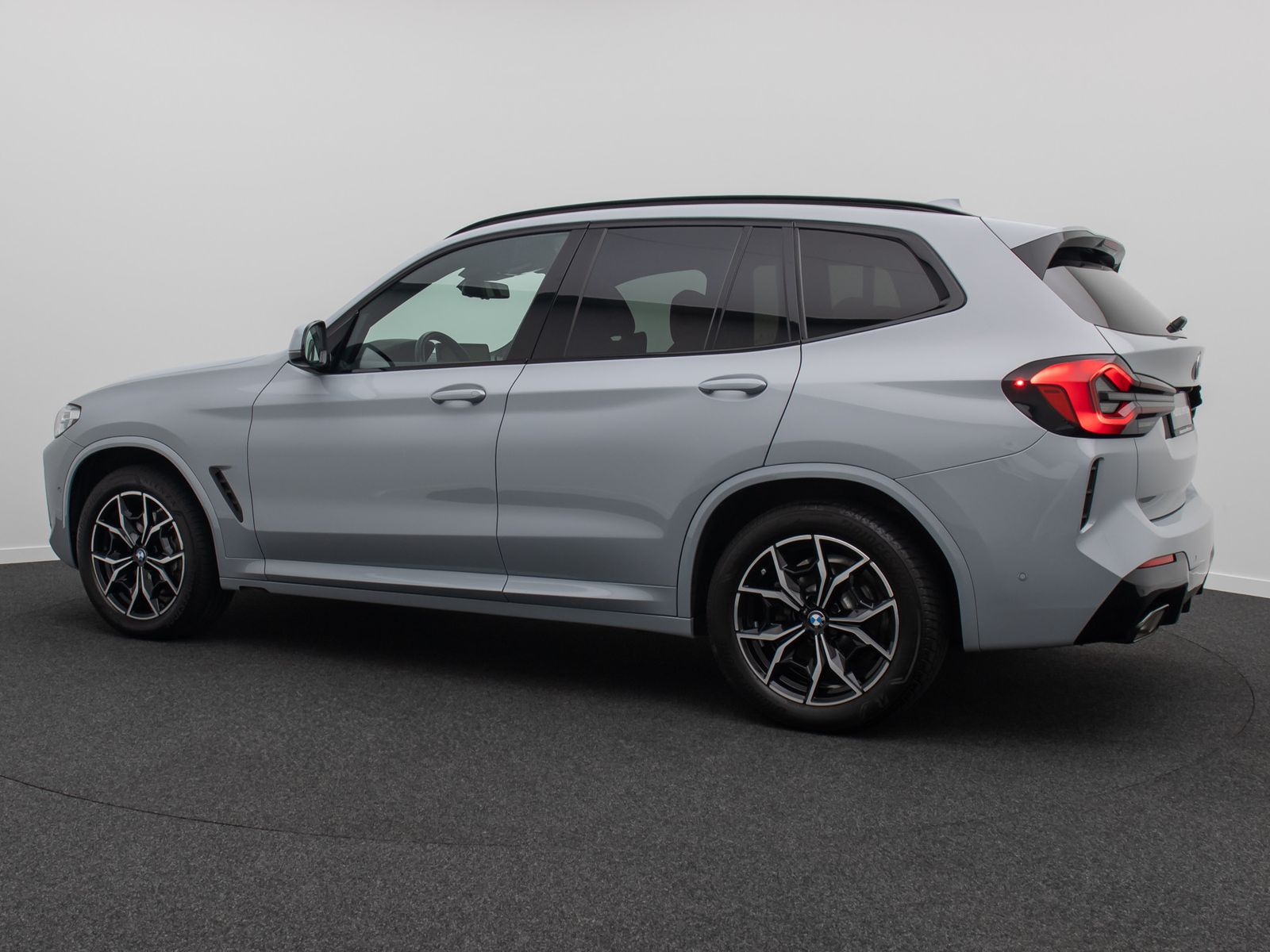 Fahrzeugabbildung BMW X3 xD30i M Sport Panorama Laser Kamera HUD HiFi
