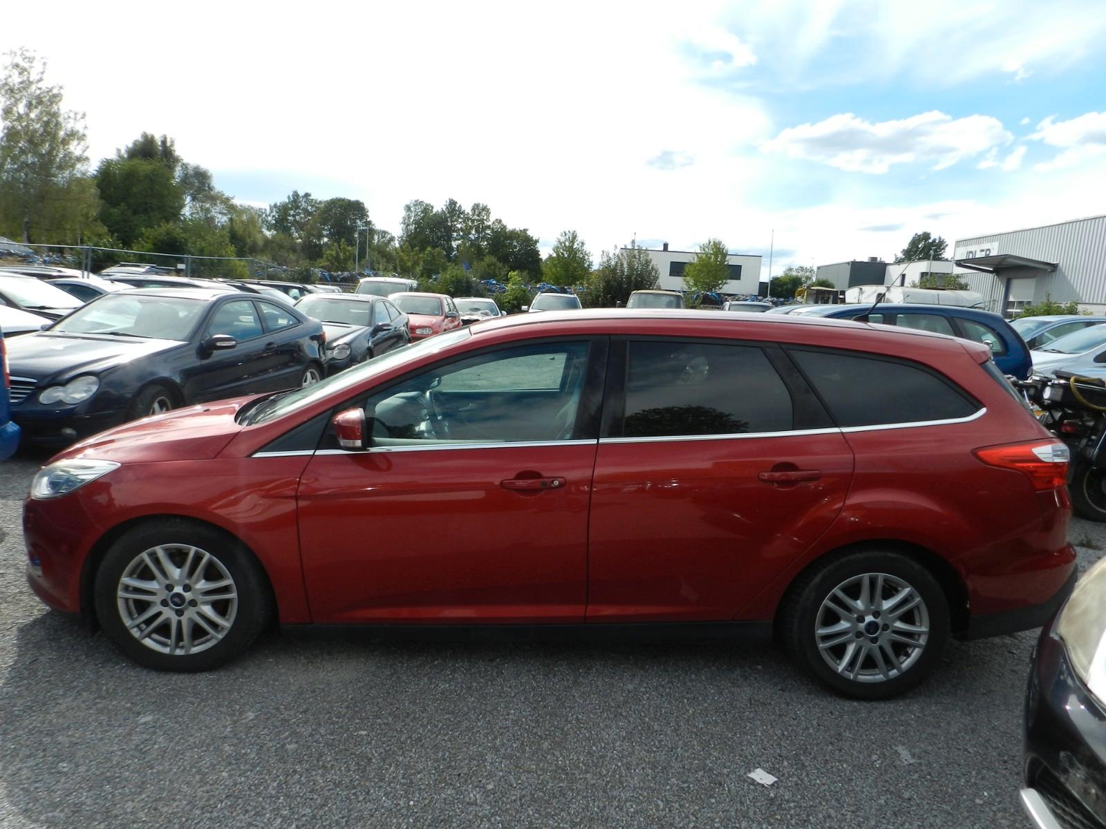 Ford Focus 2011 — photo 8