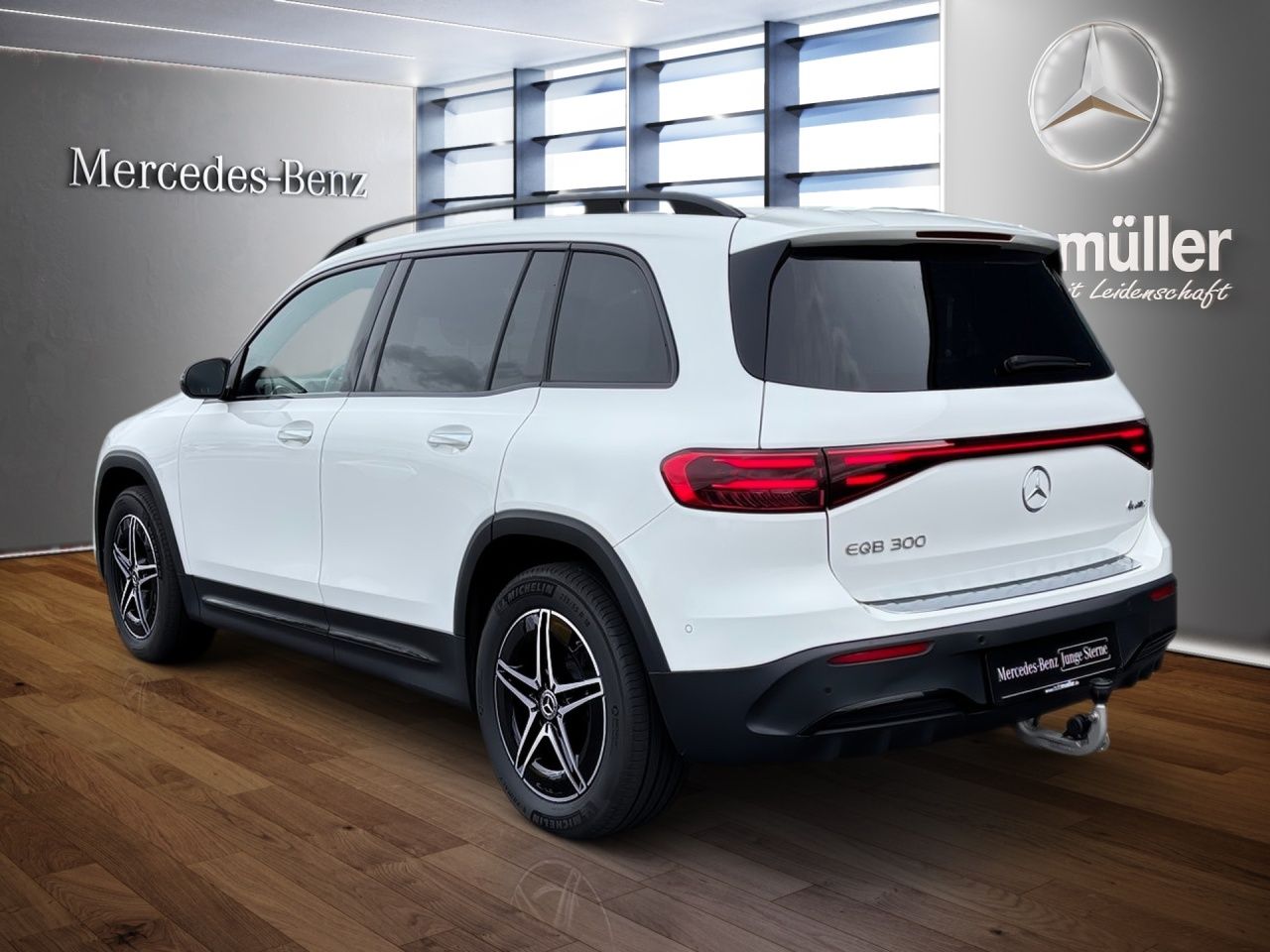 Fahrzeugabbildung Mercedes-Benz EQB 300 4M AMG+NIGHT+HUP+AHK+BUR+MEMORY+360+PANO