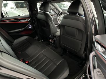 Fahrzeugabbildung BMW M550d xD ACC HUD 360° B&W DAB DisplKey SoftCl TV