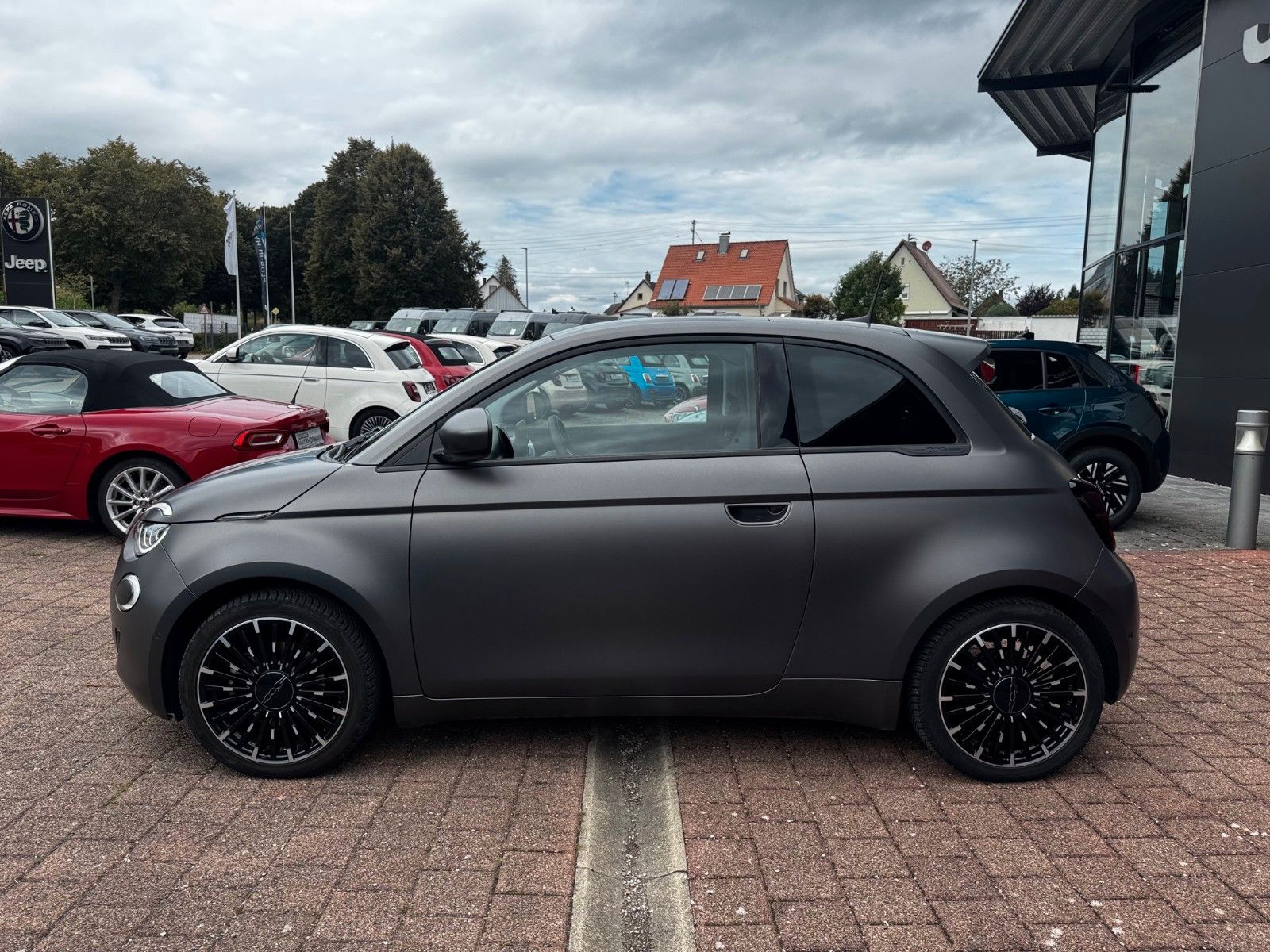 Fahrzeugabbildung Fiat 500e  3+1 Icon MATT NAVI KAMERA LED KLIMAAUT.