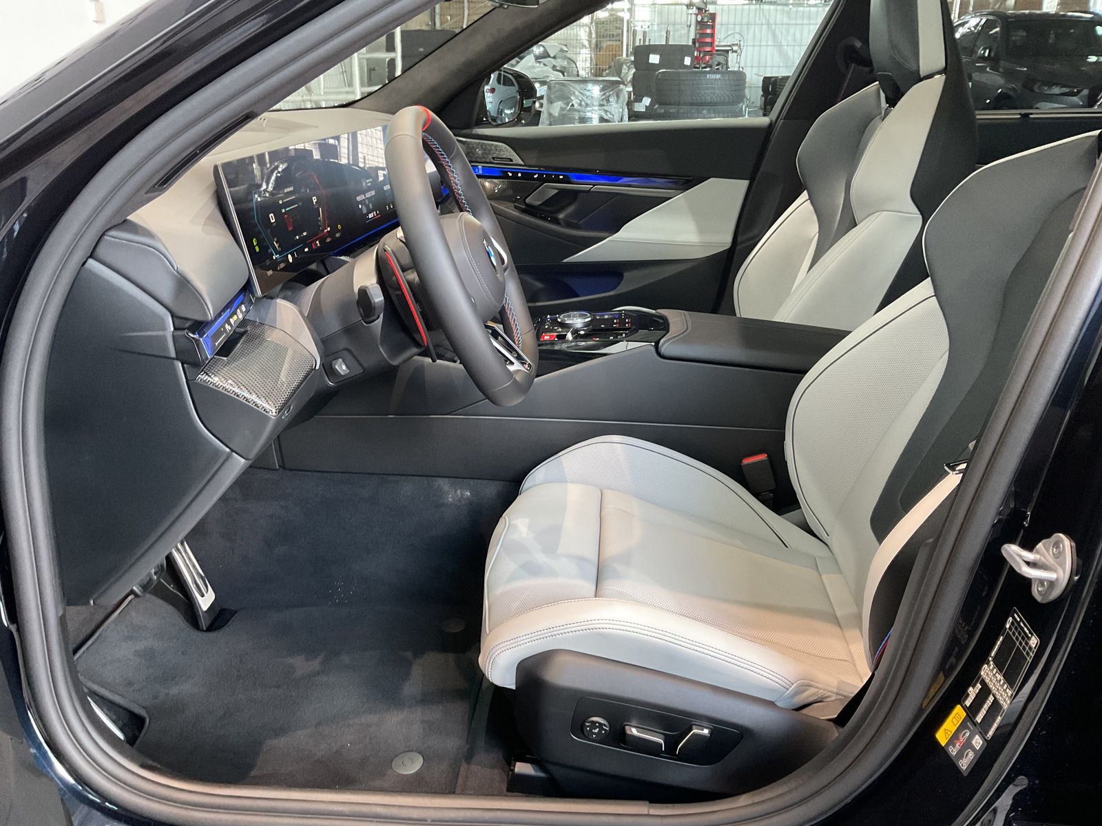 Fahrzeugeinzelansicht 11 Fahrzeugabbildung BMW M5 Touring Ultimate Package, Anhängerkupplung