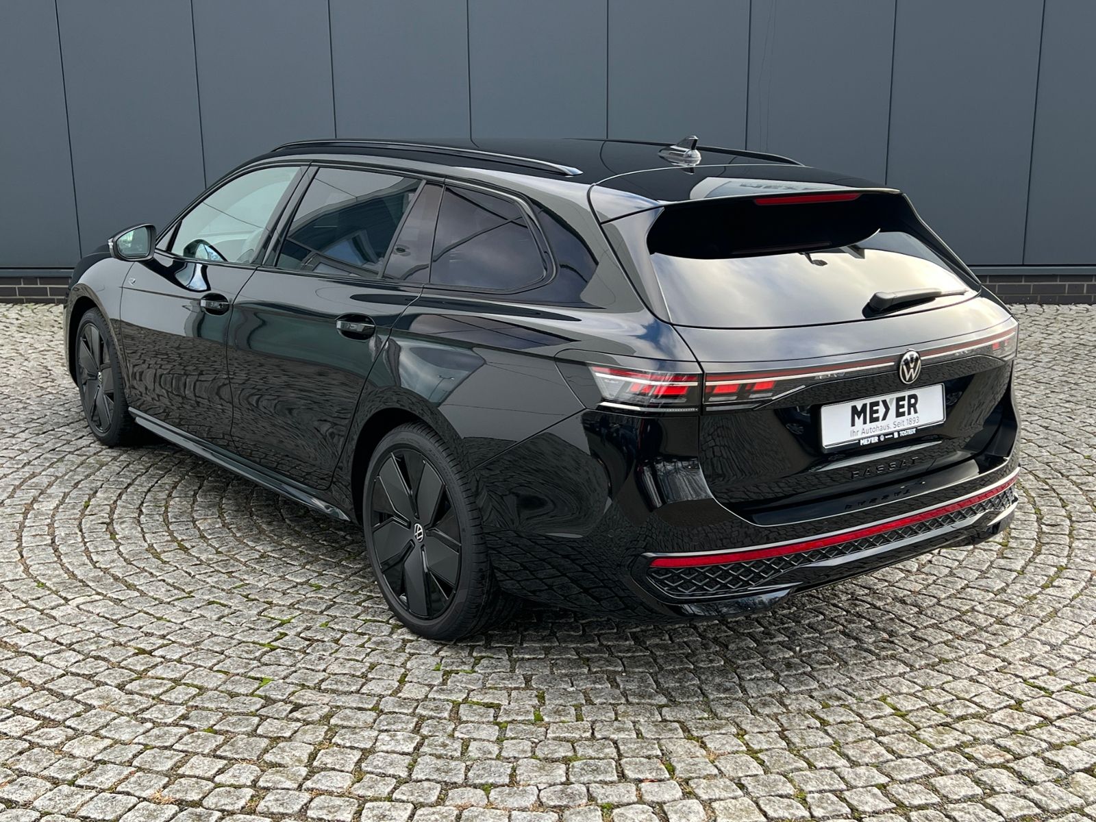 Fahrzeugabbildung Volkswagen Passat Variant R-Line 2.0 TDI DSG 4MOTION *AHK,