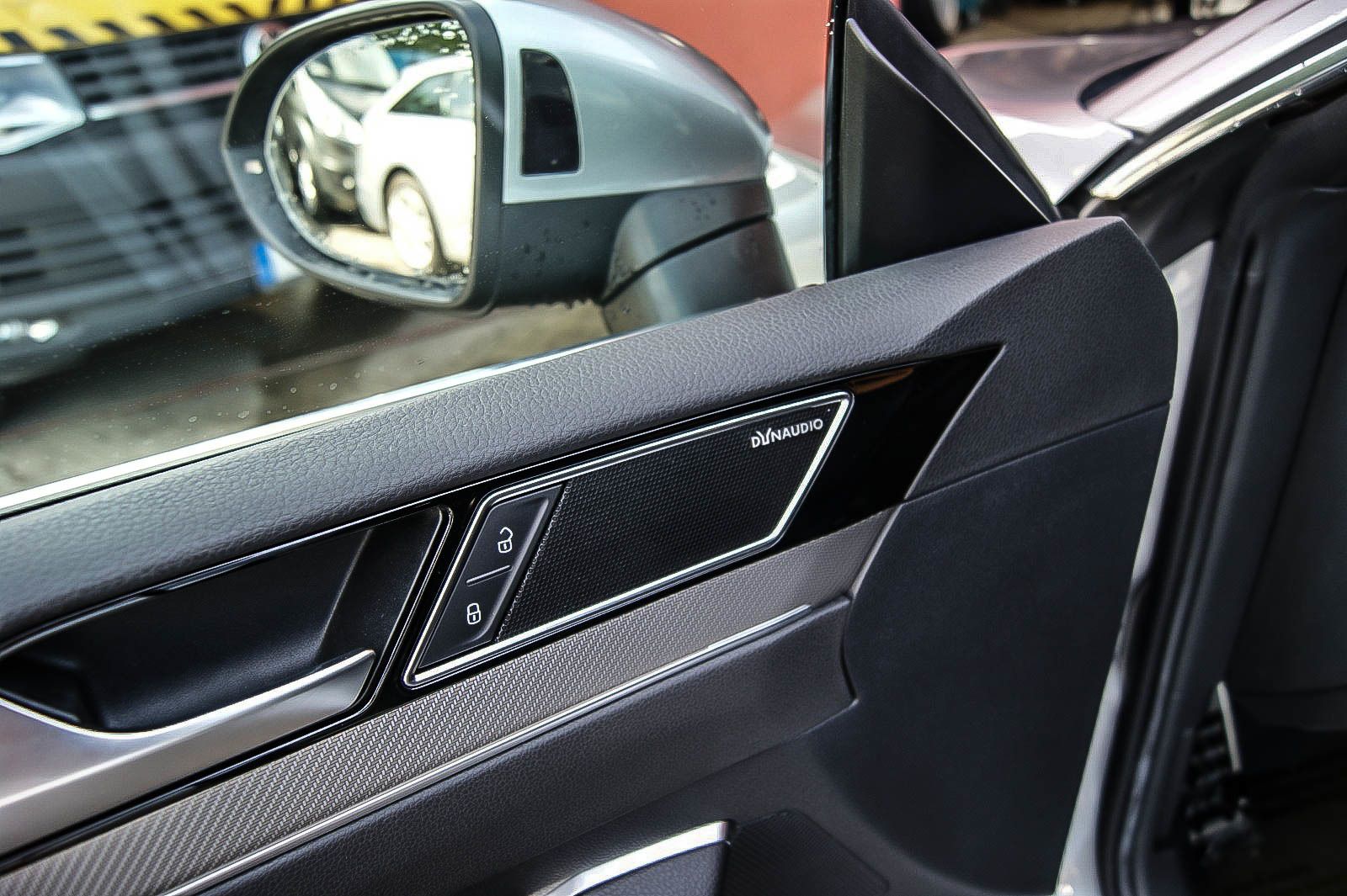 Fahrzeugabbildung Volkswagen Arteon R-Line 4Motion HEADUP PANORAMA STANDHEIZG