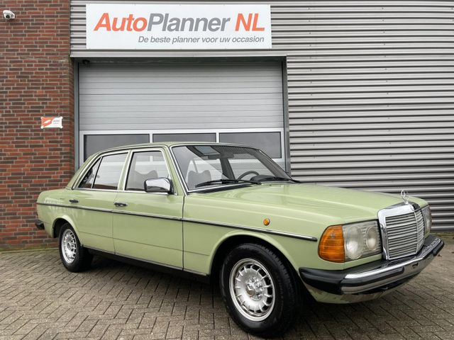 Mercedes-Benz 200-280 (W123) 200 D! Belastingvrij! Oldtimer!