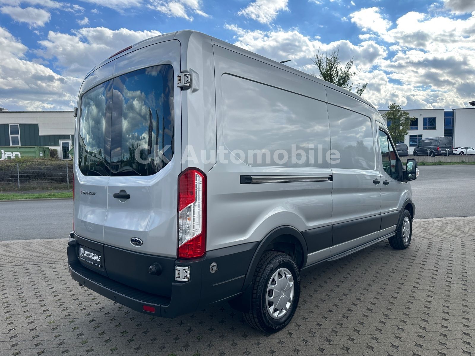 Fahrzeugabbildung Ford Transit Kasten 350 H2L3 Trend/Navi/Klima/PDC