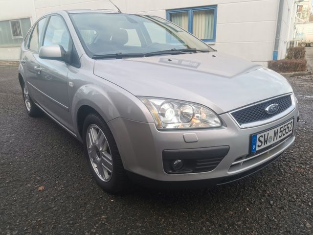 Ford Focus Lim. Ghia 1,6 / Klimaaut./Xenon/ TÜV 01.27