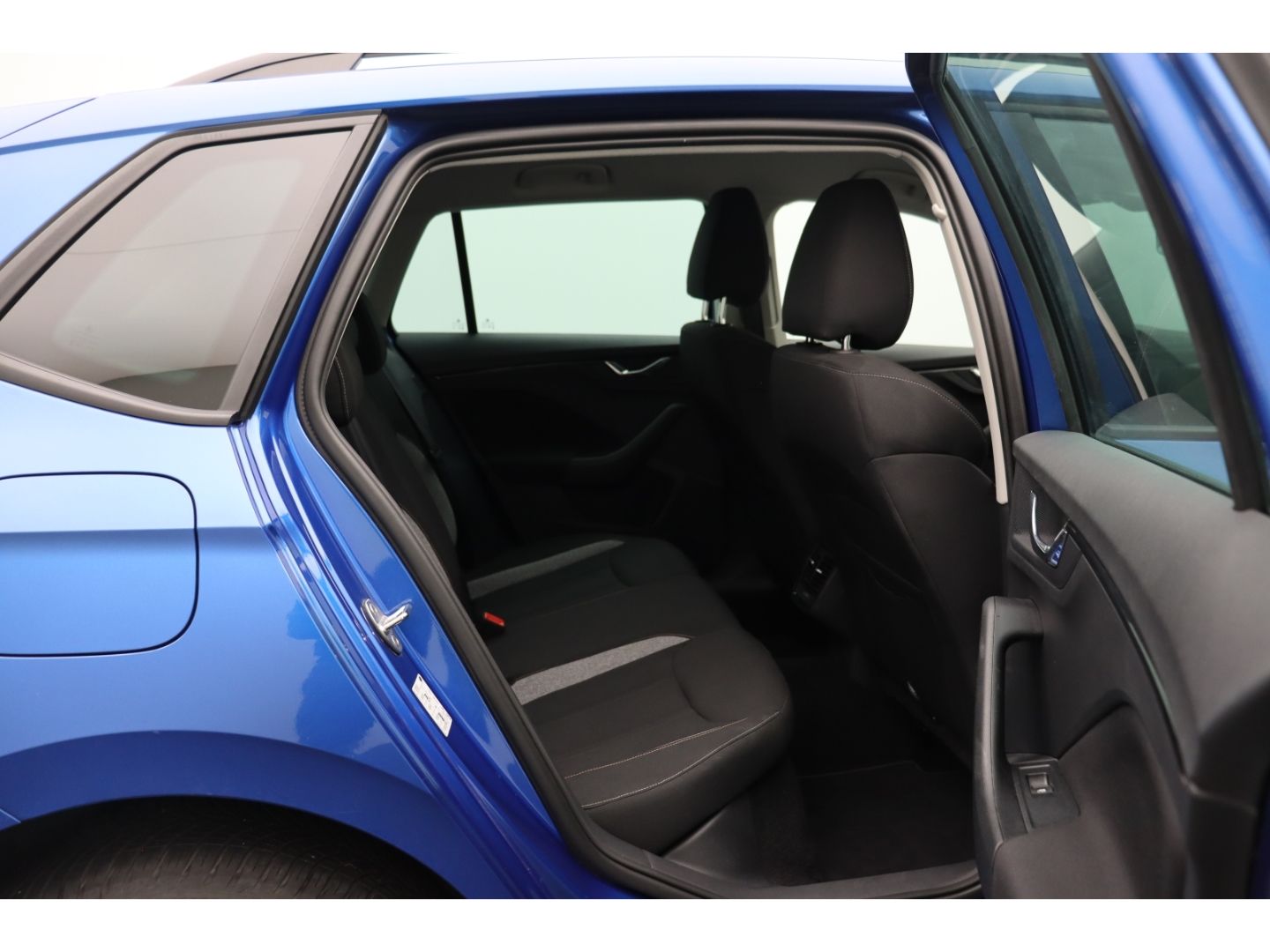 Fahrzeugabbildung SKODA Kamiq 1.0 Selection Kamera SHZ Einparkhilfe vorn