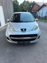 Peugeot 107 - Peugeot 107 mit Benzin-Antrieb: Kleinwagen, Automatik
