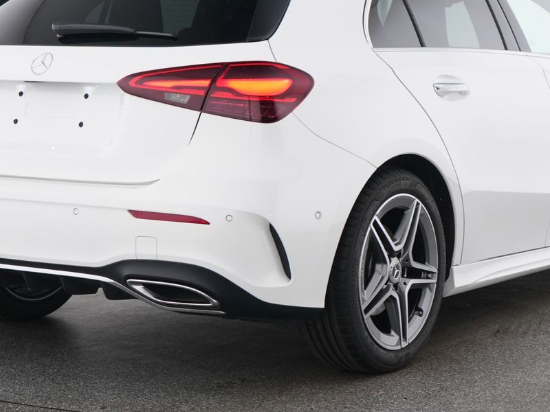 Fahrzeugabbildung Mercedes-Benz A 200 Edition AMG 360°+Distr+Ambi+Keyless+CarPla