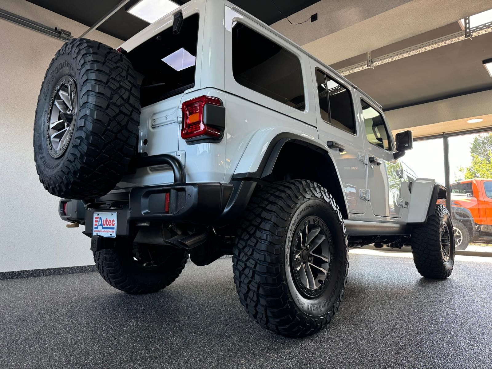 Fahrzeugabbildung Jeep RUBICON 392-V8-3" FAHRWERK-37" REIFEN-POWERSTEPS
