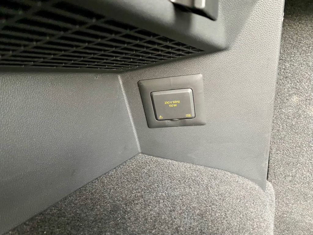 Fahrzeugabbildung Volkswagen Tiguan 1.5 TSI Life AAC NAVI SHZ PDC MASSAGE