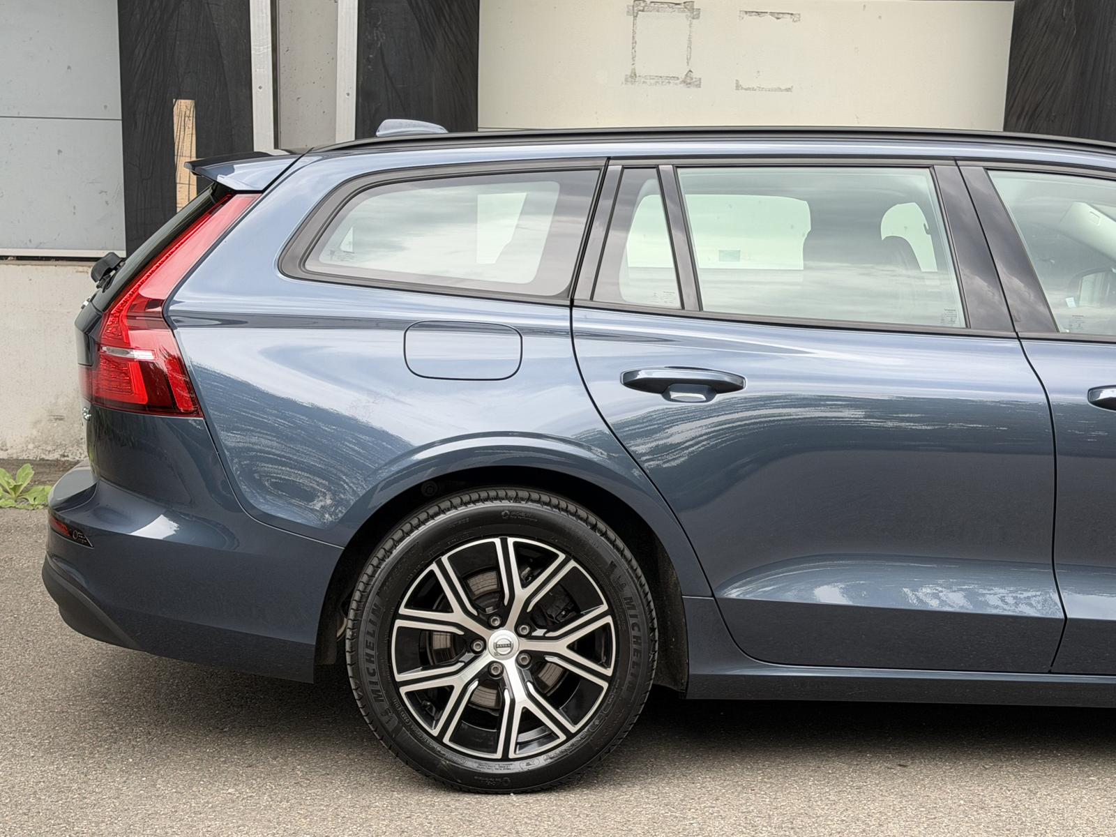 Volvo V60 Essential LED Virtual-Cockpit Rü-Kamera 